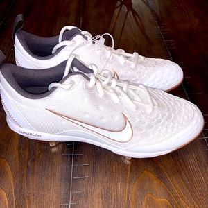 Womens Nike Softball Cleats - New Size 9